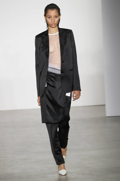 NEW YORK, NY - FEBRUARY 11: A model walks the runway at the Helmut Lang A/W 19 For Women and Men Collection on February 11, 2019 in New York City. - Фото, зображення