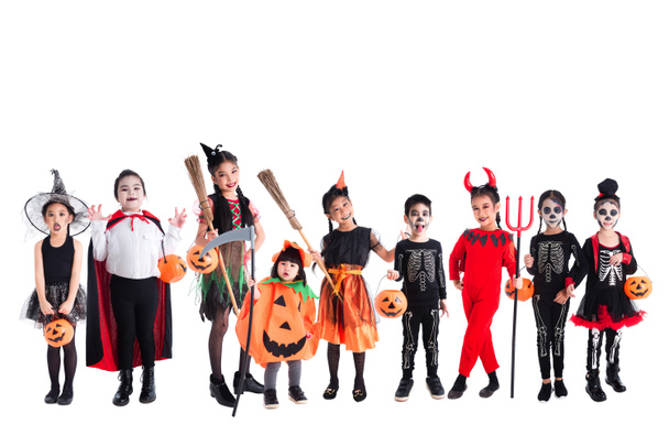 Grupo de muitas crianças vestindo e maquiagem para celebração de Halloween
 - Foto, Imagem