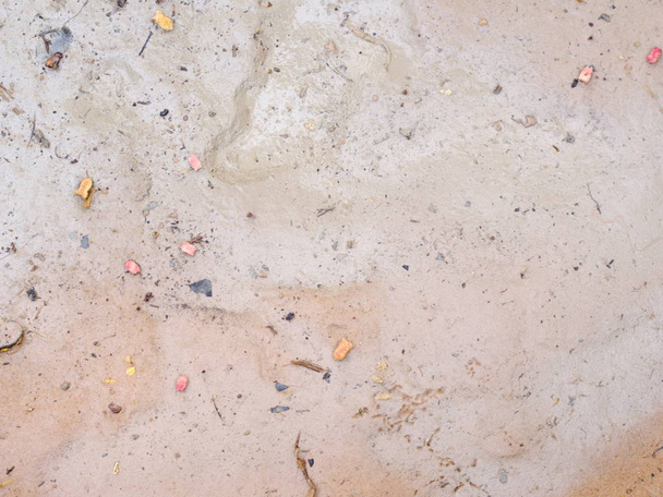 Brudny suchy sól fizjologiczna gleby grunge z liści. Streszczenie Backg - Zdjęcie, obraz