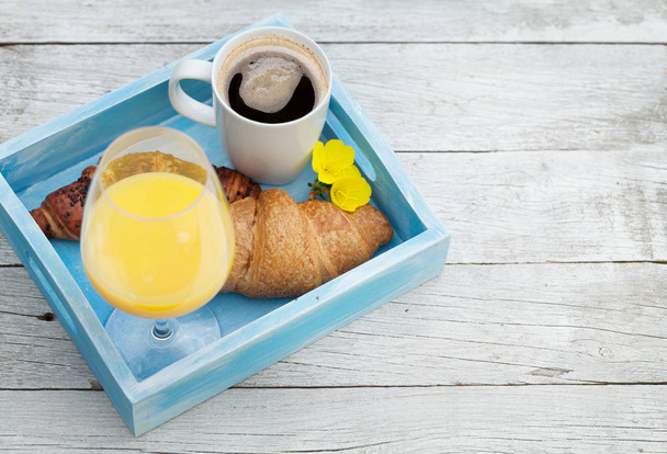 koffie, jus d'orange, croissant - Foto, afbeelding