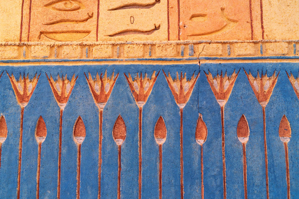 Egipska kolorowa ozdoba na ścianie - Zdjęcie, obraz