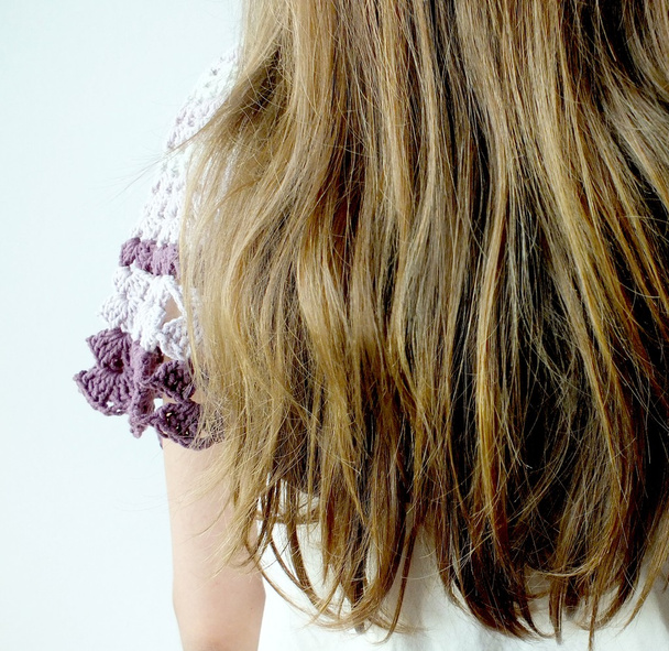 κορίτσι με μακριά ξανθά μαλλιά - Φωτογραφία, εικόνα