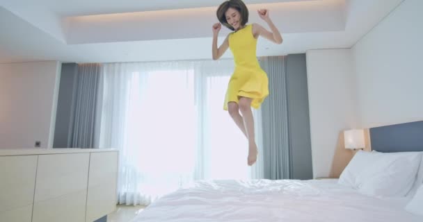 Fashion lady jump on bed - Filmati, video