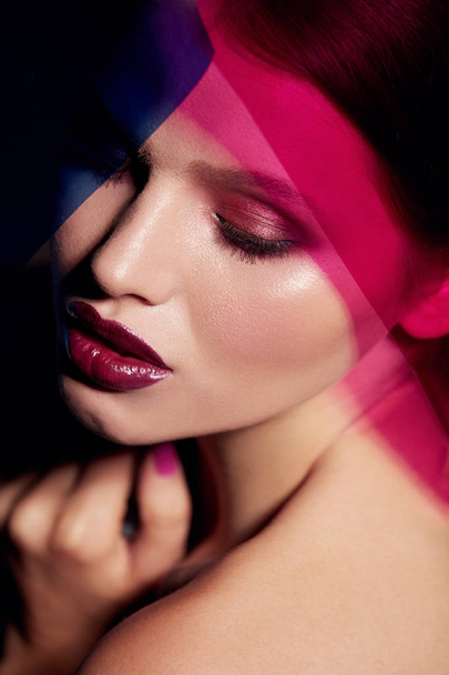 Beauty face makeup. Fashion portrait of girl model with lipstick - Foto, Imagem