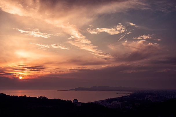 Durres julkinen ranta panoraama hämärässä, Albania
 - Valokuva, kuva