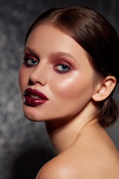 Beauty face makeup. Girl model with glamorous make-up portrait - Фото, изображение