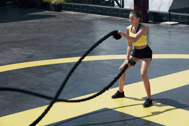 Sport woman doing battle ropes exercise workout at gym - Fotografie, Obrázek