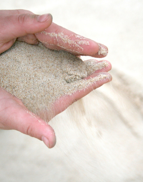 zand in armen - Foto, afbeelding