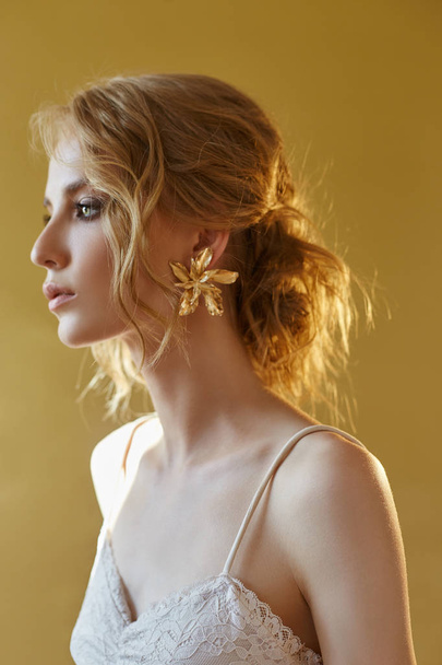 Perfect bride with jeweled earrings, portrait of a girl. Beautif - Zdjęcie, obraz