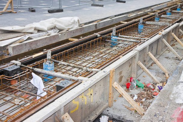 Ci の道路とトラムの鉄道を修理するための建設現場 - 写真・画像