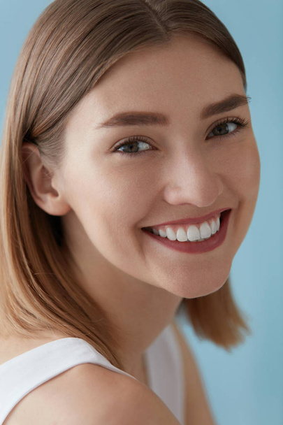 Smiling woman with beauty face and white teeth smile closeup - Zdjęcie, obraz