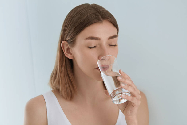 Drink. Woman drinking fresh pure water from glass portrait - Zdjęcie, obraz