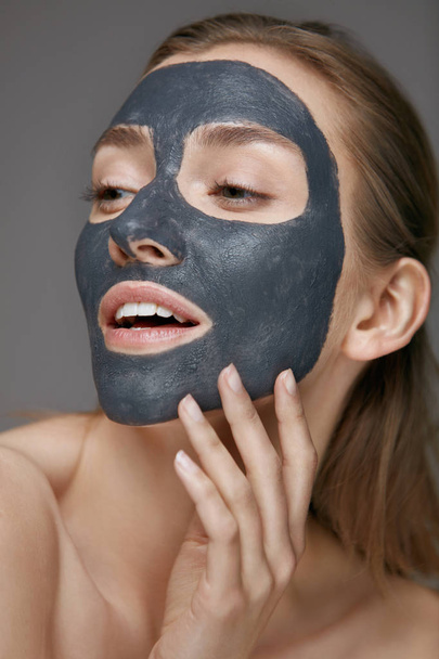 Skin care. Woman face with cosmetic spa clay mask closeup - Fotografie, Obrázek