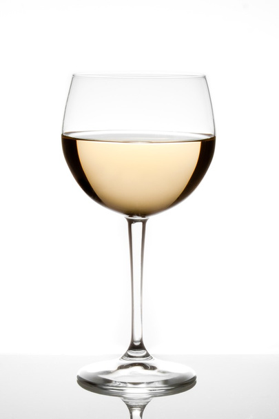 glass of white wine - Foto, afbeelding