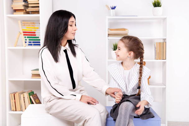 Therapist session concept. Female psychologist working with cute little child. - Fotó, kép