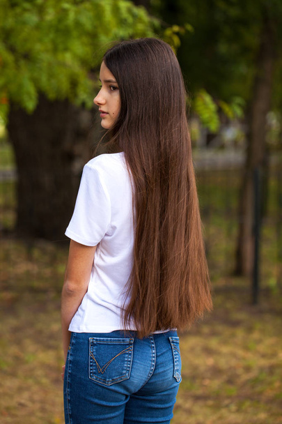 Female brunette hair, rear view, summer park - Φωτογραφία, εικόνα