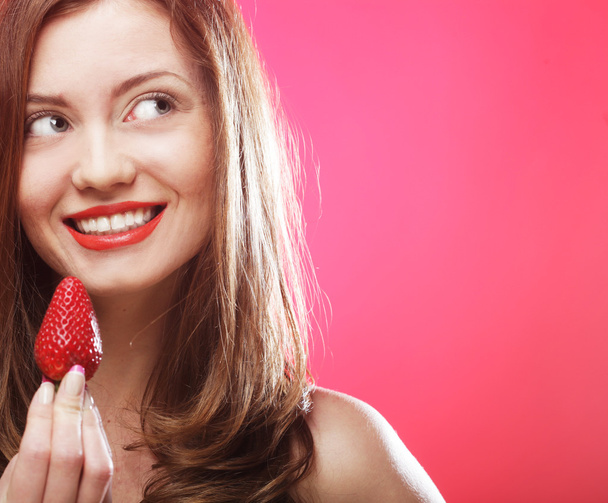 Girl eating strawberries - Foto, imagen