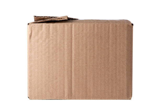 caja rectangular marrón cerrado de cartón sobre un fondo blanco
 - Foto, imagen