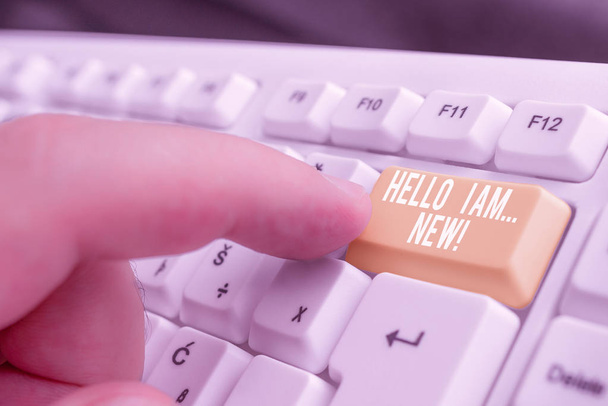 Текст для написания слов Hello I Am New. Бизнес-концепция для использования в качестве приветствия или для начала телефонного разговора
. - Фото, изображение