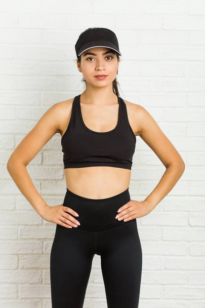 Young arab woman wearing a sporty clothes and a visor - Foto, afbeelding