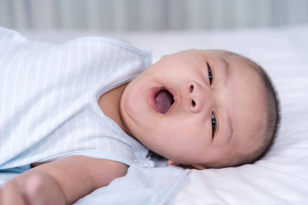 yawning baby on a bed - Foto, Imagem