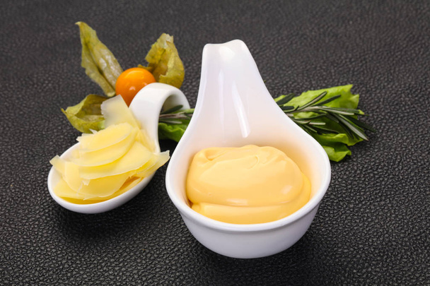 Salsa de queso en el bowl
 - Foto, Imagen