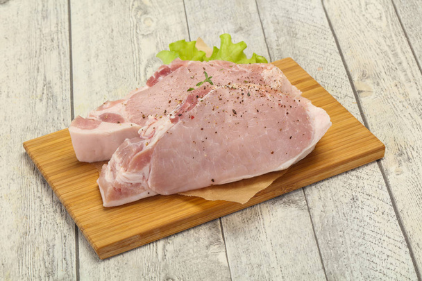 Carne di maiale cruda bistecca per griglia
 - Foto, immagini