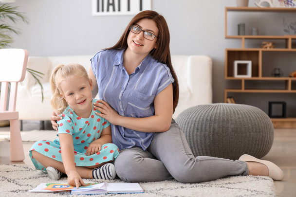 Woman with her little daughter spending time at home - Photo, Image