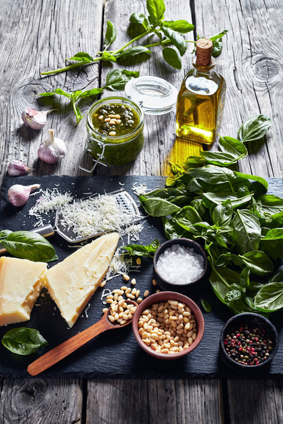 fresh basil, parmesan cheese, pine nuts, spices - Foto, Imagen