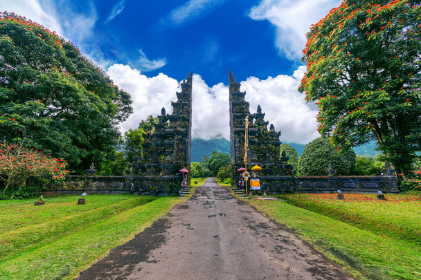 Big entrance gate in Bali, Indonesia. - Фото, изображение