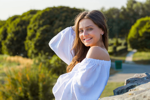 Young beautiful woman with bare shoulders in white clothes in th - Photo, Image