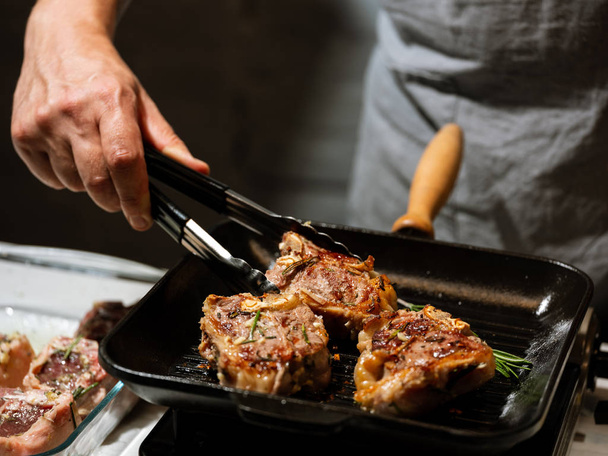 Chef preparing meat on grill - Foto, Imagem