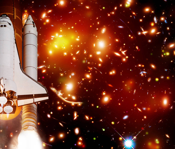 Raket (shuttle) en Melkweg. De elementen van dit beeld leveren - Foto, afbeelding