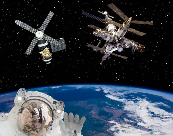 Astronauta i statki kosmiczne. Elementy tego obrazu umeblowane b - Zdjęcie, obraz
