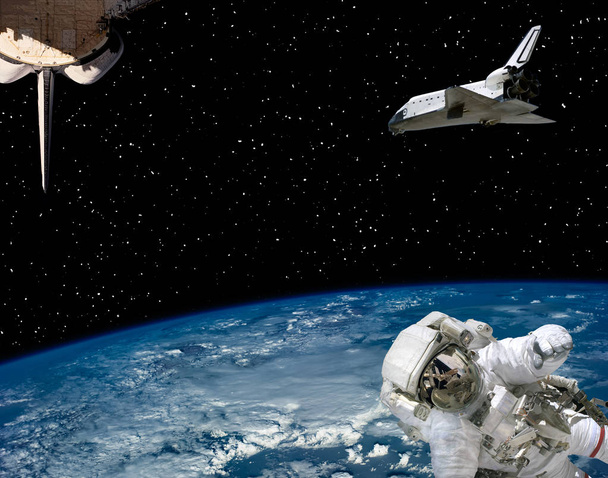 Astronaut and spaceships against earth. The elements of this ima - Photo, Image