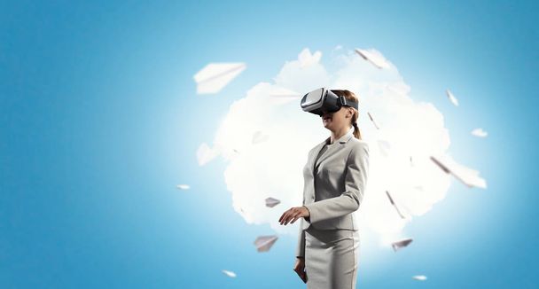 Young female in virtual reality - Foto, imagen