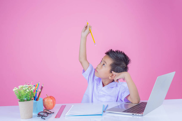 Children write book gestures on a pink background. - Zdjęcie, obraz