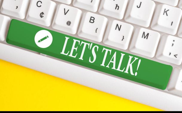 Scrivere una nota che mostra Let S Talk. Business photo showcase stanno suggerendo di iniziare la conversazione su un argomento specifico Tastiera bianca pc con carta nota sopra lo sfondo bianco
. - Foto, immagini
