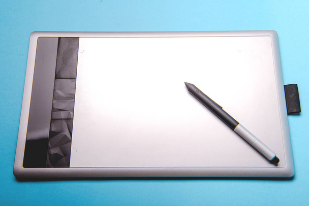 Графический планшет с ручкой для иллюстраторов и дизайнеров, - Фото, изображение