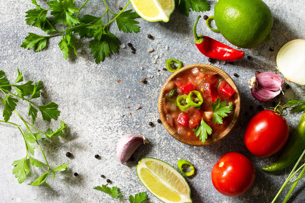 Traditional Latin American mexican salsa sauce with ingredients  - Foto, Imagem
