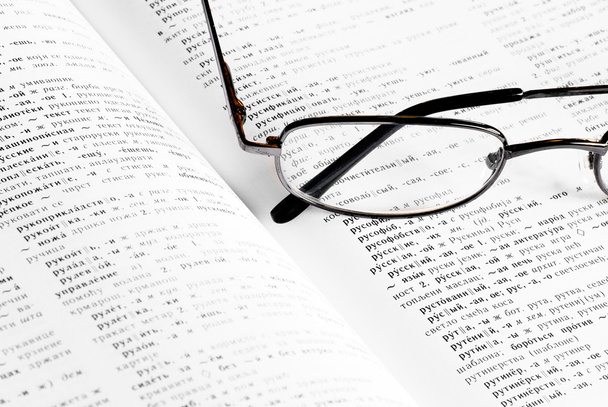 Книга і окуляри
 - Фото, зображення