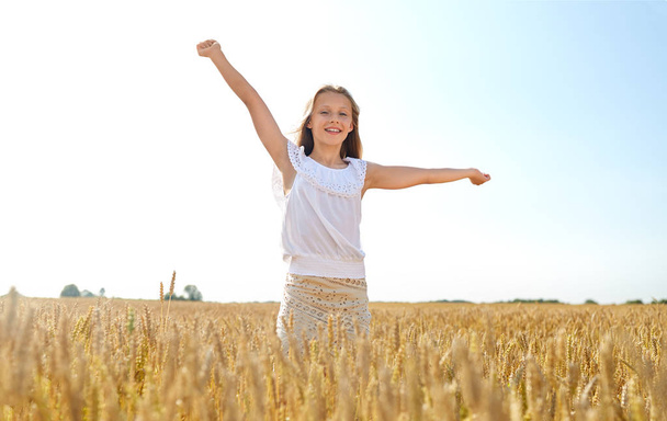 happy smiling young girl on cereal field in summer - Foto, Imagen