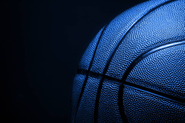 青いバスケットボールボールテクスチャの背景のクローズアップディテール  - 写真・画像