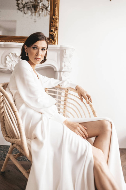 Modern bride in a luxurious interior. Beautiful young bride in white wedding dress indoors - Fotoğraf, Görsel