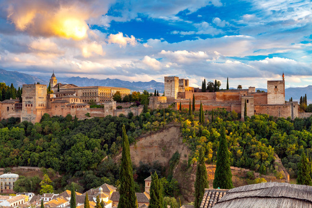 Granada. O complexo fortaleza e palácio Alhambra
. - Foto, Imagem