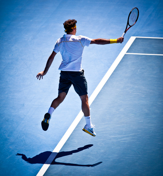 MELBOURNE - JANEIRO 25: Roger Federer da Suíça em sua vitória nas quartas de final sobre Stanislas Wawrinka da Suíça no Aberto da Austrália de 2011
 - Foto, Imagem