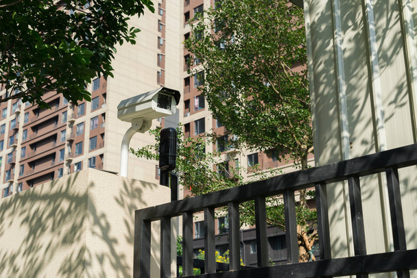 CCTV kamera előtt egy lakóház - Fotó, kép