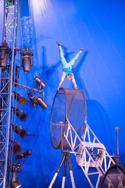 Παράσταση στο τσίρκο - Φωτογραφία, εικόνα