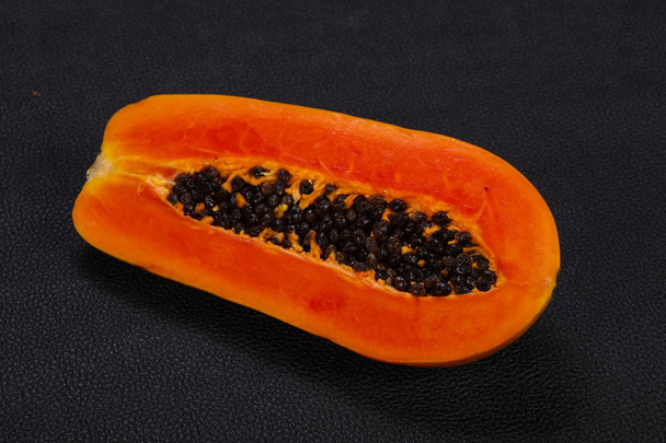 Smakelijke verfijnde rijpe vruchten papaya - Foto, afbeelding