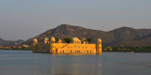 Jal Mahal kaupungissa: Jaipur, Rajasthan, Intia
 - Valokuva, kuva